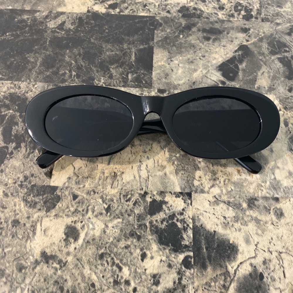 Black Oval Sunglasses - Picture 5 of 6
